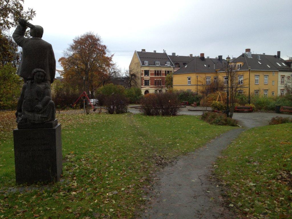 Statue Knut Olai Thornæs. Foto: Jan Habberstad 2013