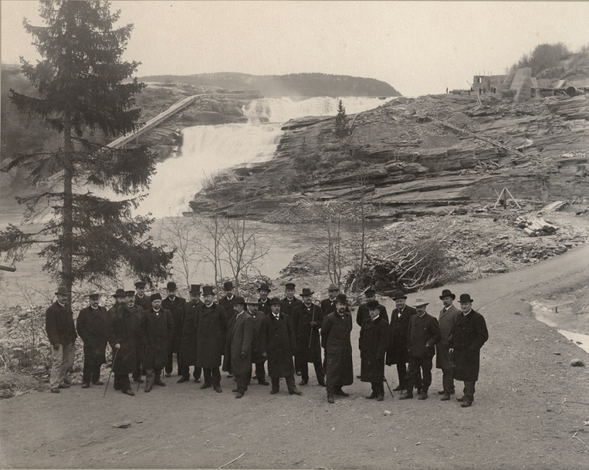 Leirfossen 1901. Fotograf: Aune. Bilde hos Trondheim byarkiv